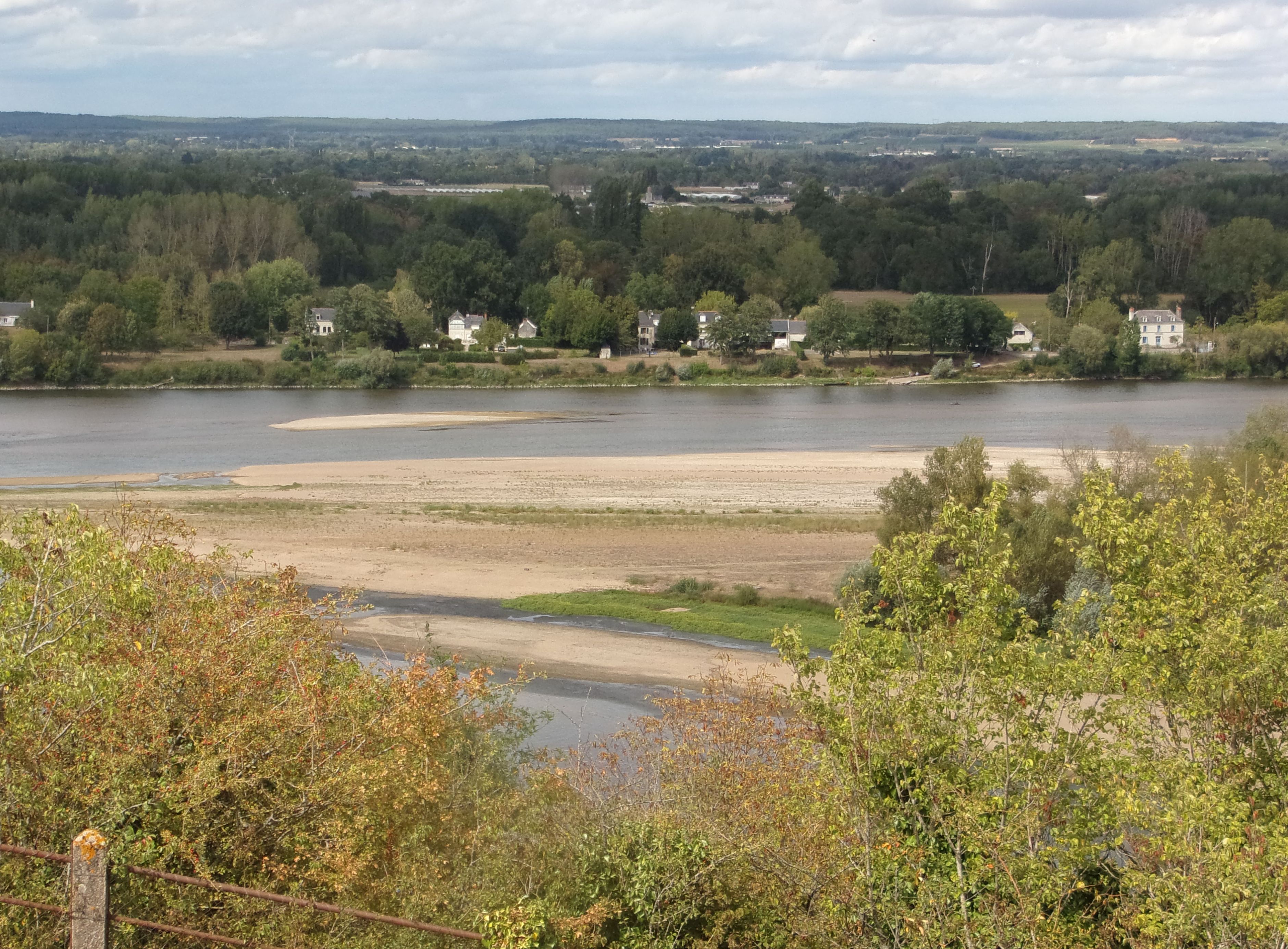 Confluent Loire-Vienne à Candes-Saint-Martin pendant la sécheresse d’août 2022